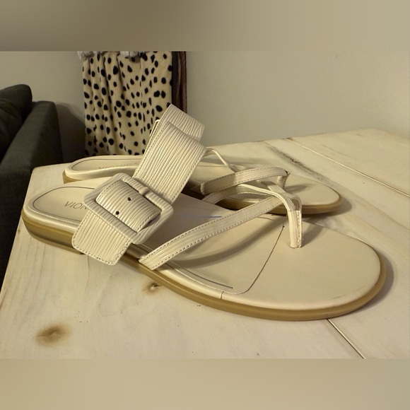 Vionic Women's, Julep Sandal in Cream 9.5 - Picture 2 of 6